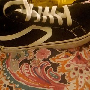 No boundaries, 9½, black and white